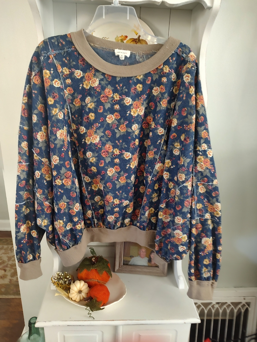 BiBi Oversized Blue Floral Crewneck Denim Pullover with Taupe Trim never Worn